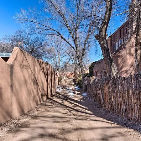 Chic Adobe-style In Historic Santa Fe! Holiday home