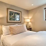 Chic Adobe-style In Historic Santa Fe! Holiday home